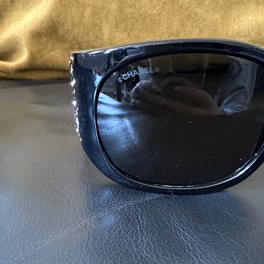 CHANEL Black Crystal-Embellished Sunglasses - Picture 7 of 11